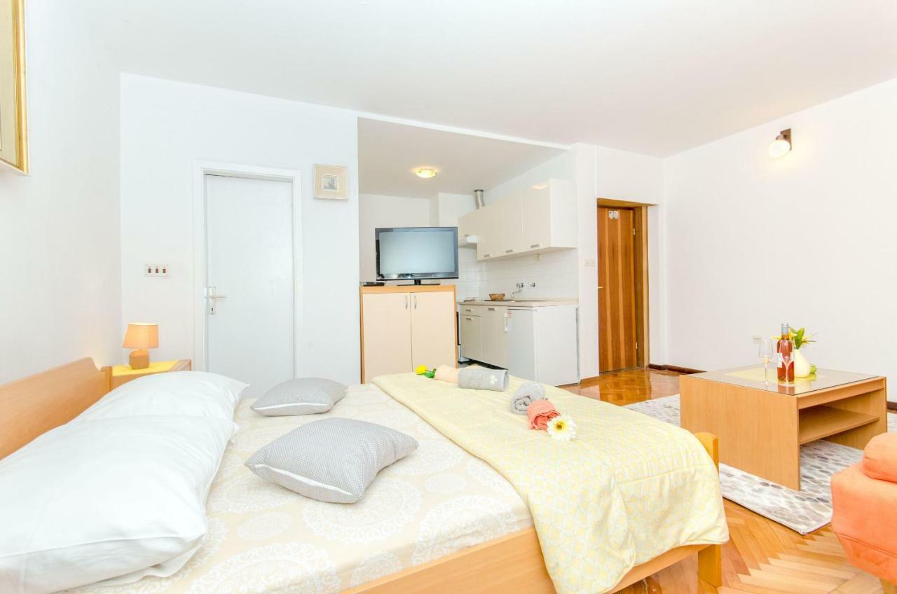 Apartments And Room Sun & Sea Podgora Kültér fotó